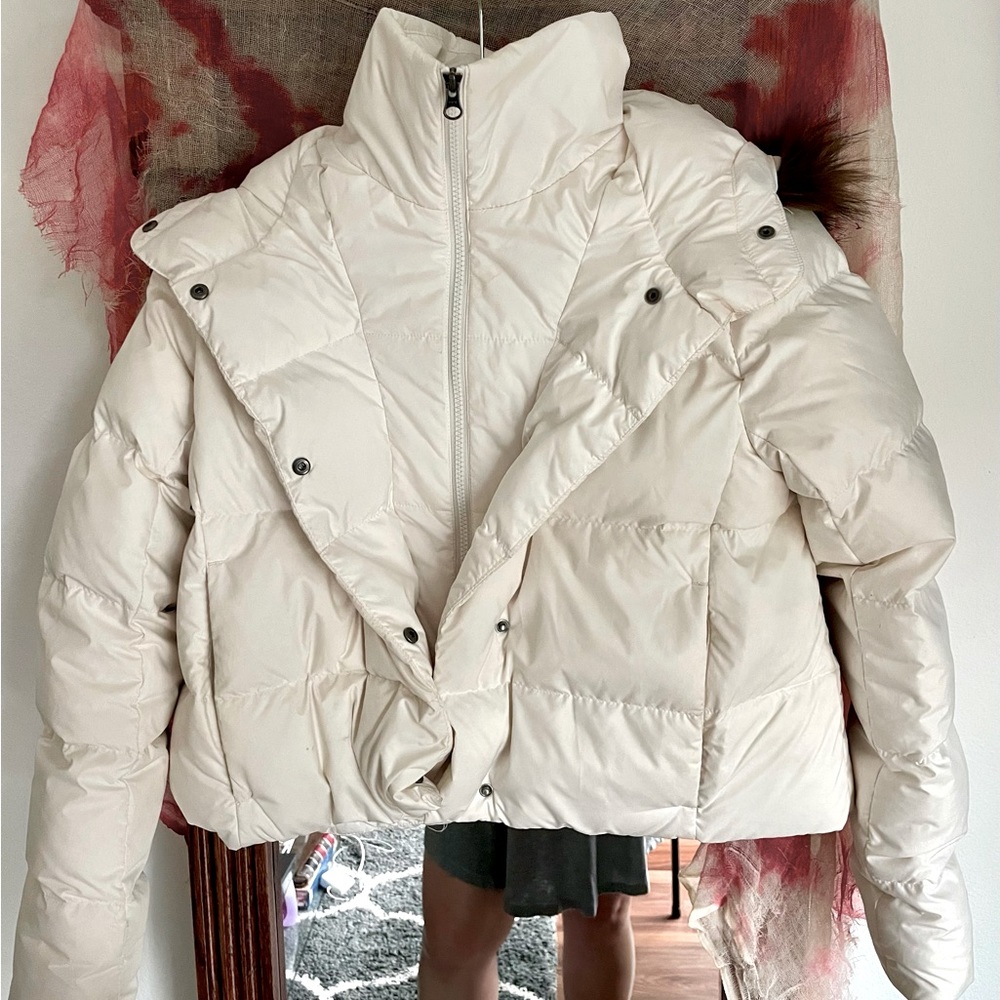 North Face Cropped Puffer Jacket. Size Medium.